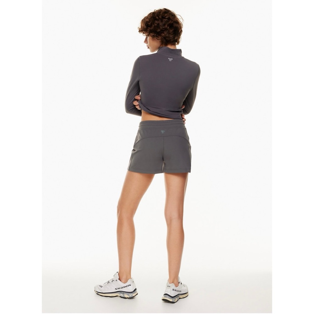 bnwot TNAslick 3” warm up short xs